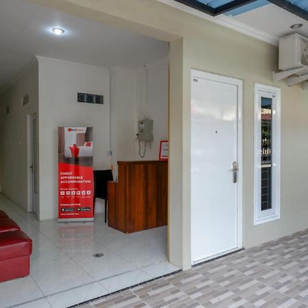 Reddoorz Hostel Near Kota Lama Semarang Zewnętrze zdjęcie