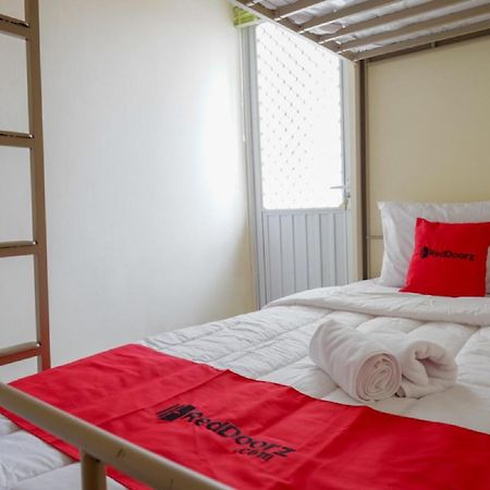 Reddoorz Hostel Near Kota Lama Semarang Zewnętrze zdjęcie