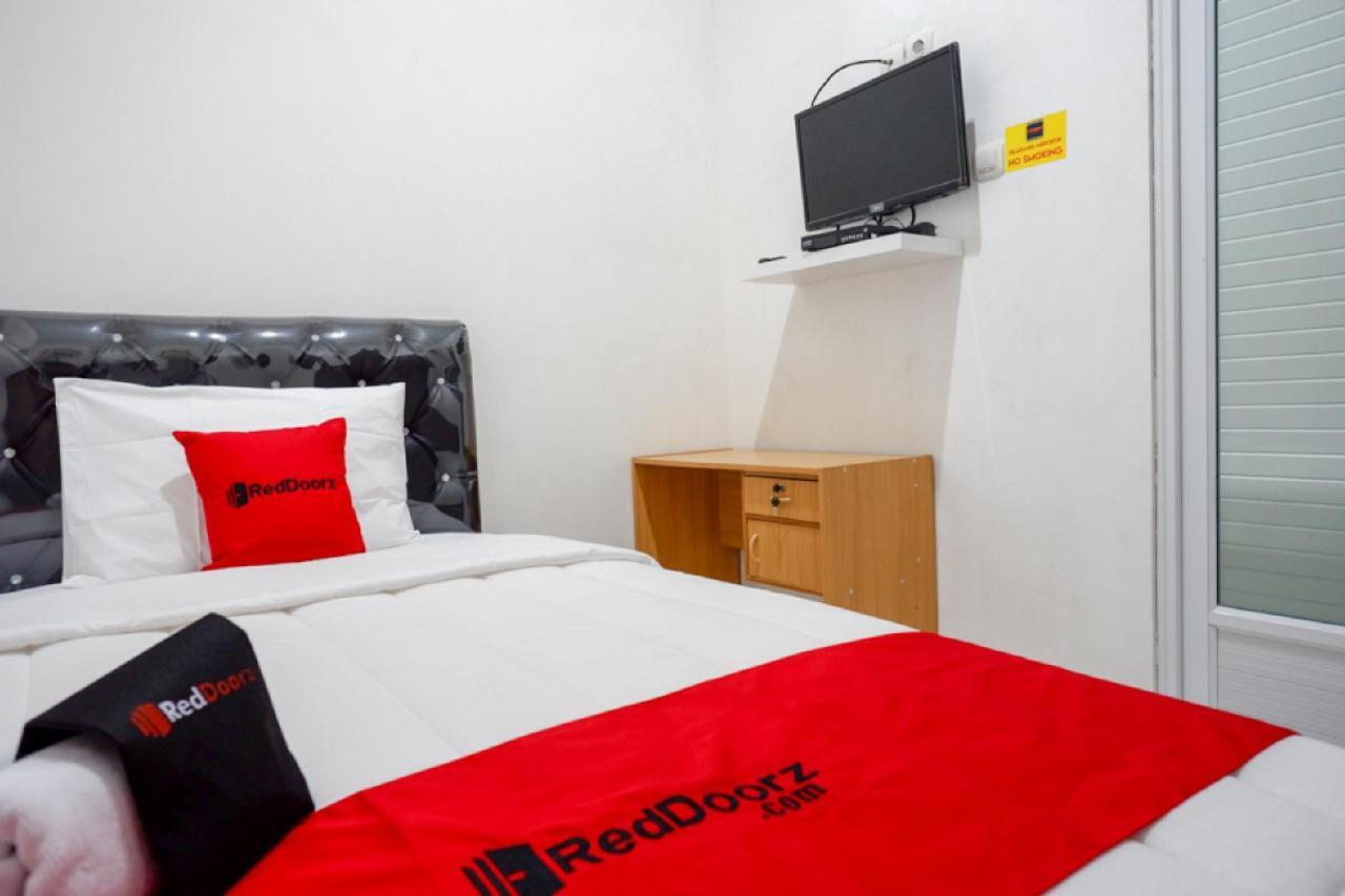Reddoorz Hostel Near Kota Lama Semarang Zewnętrze zdjęcie