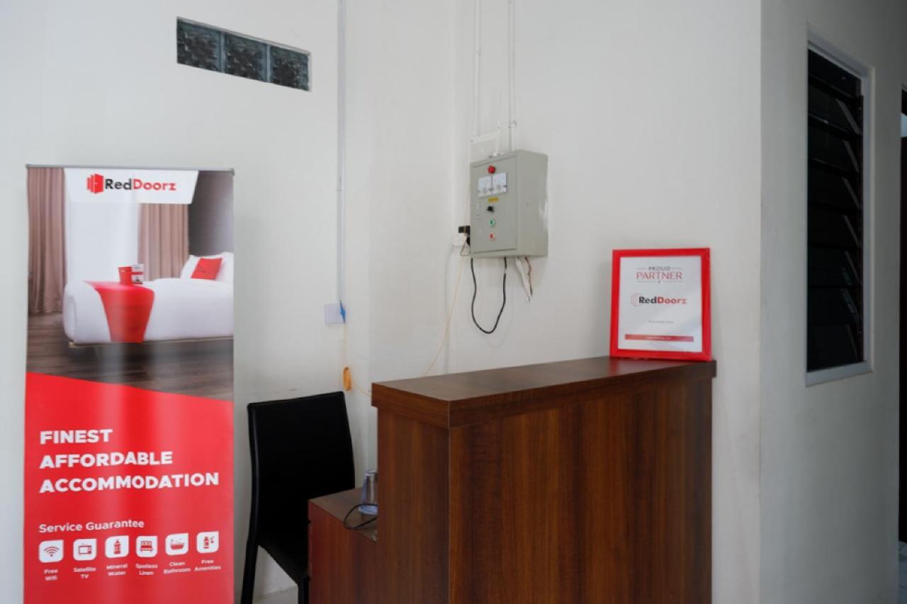 Reddoorz Hostel Near Kota Lama Semarang Zewnętrze zdjęcie