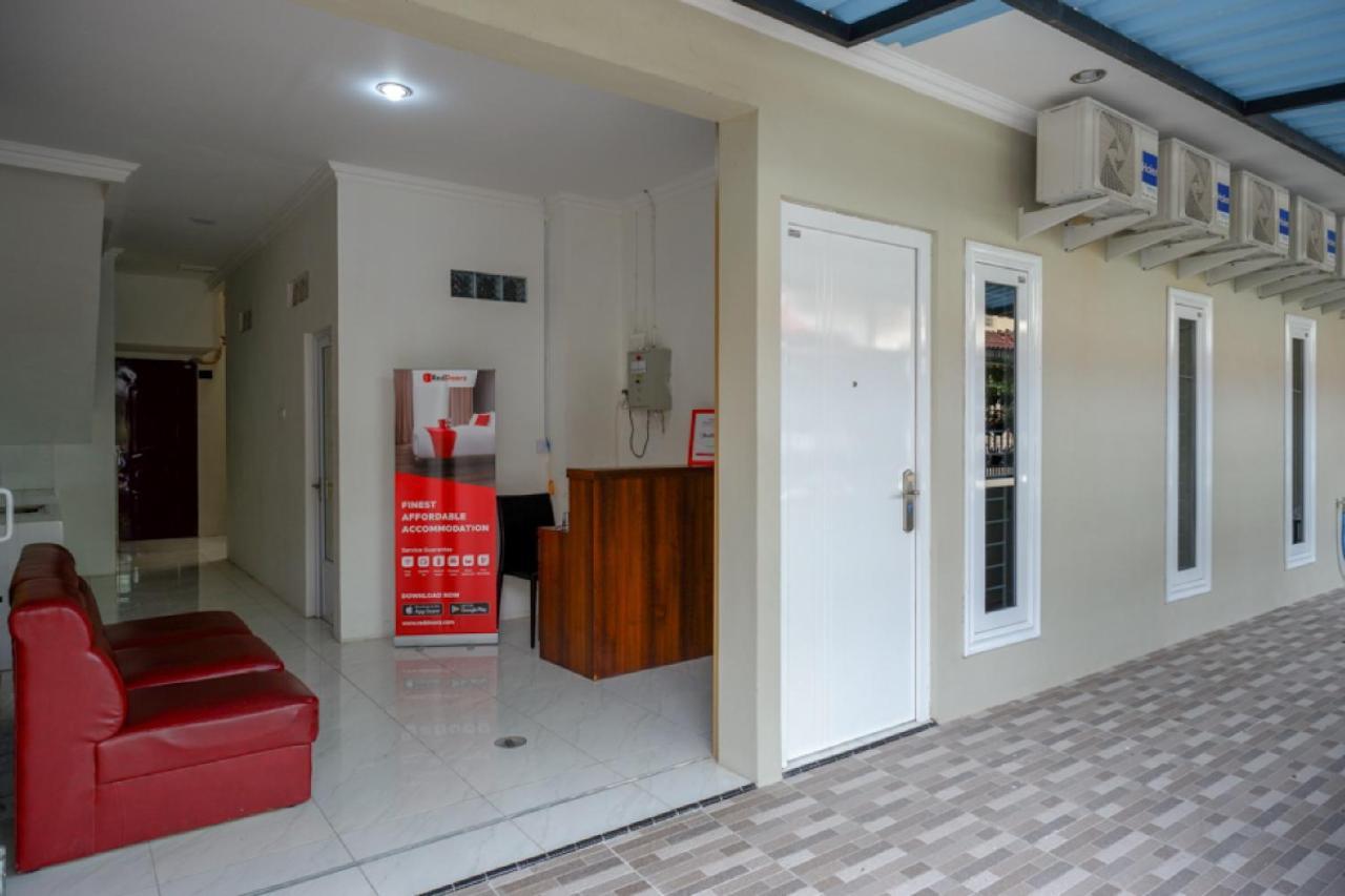 Reddoorz Hostel Near Kota Lama Semarang Zewnętrze zdjęcie