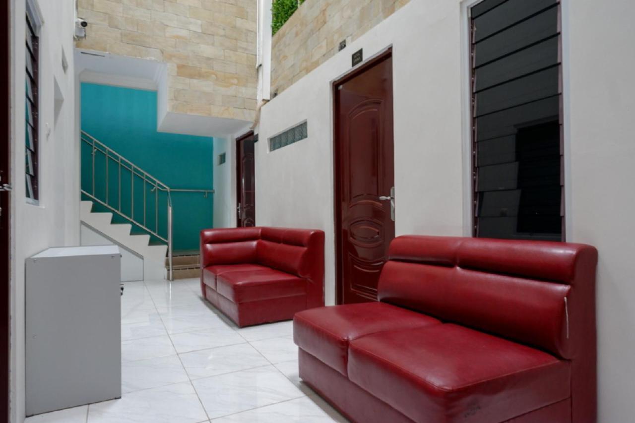 Reddoorz Hostel Near Kota Lama Semarang Zewnętrze zdjęcie