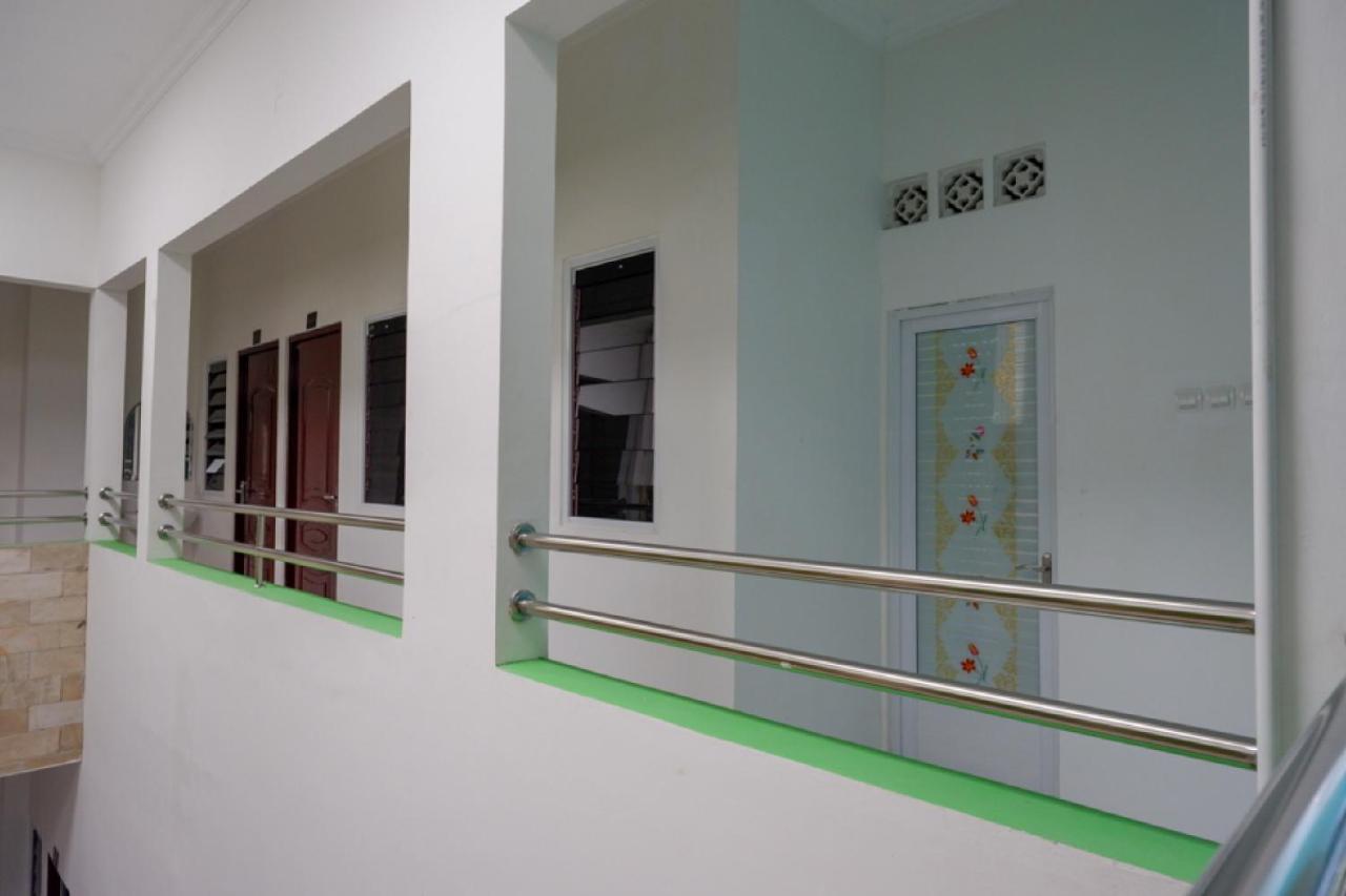Reddoorz Hostel Near Kota Lama Semarang Zewnętrze zdjęcie