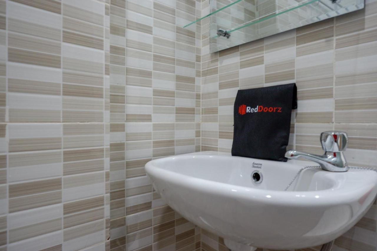 Reddoorz Hostel Near Kota Lama Semarang Zewnętrze zdjęcie