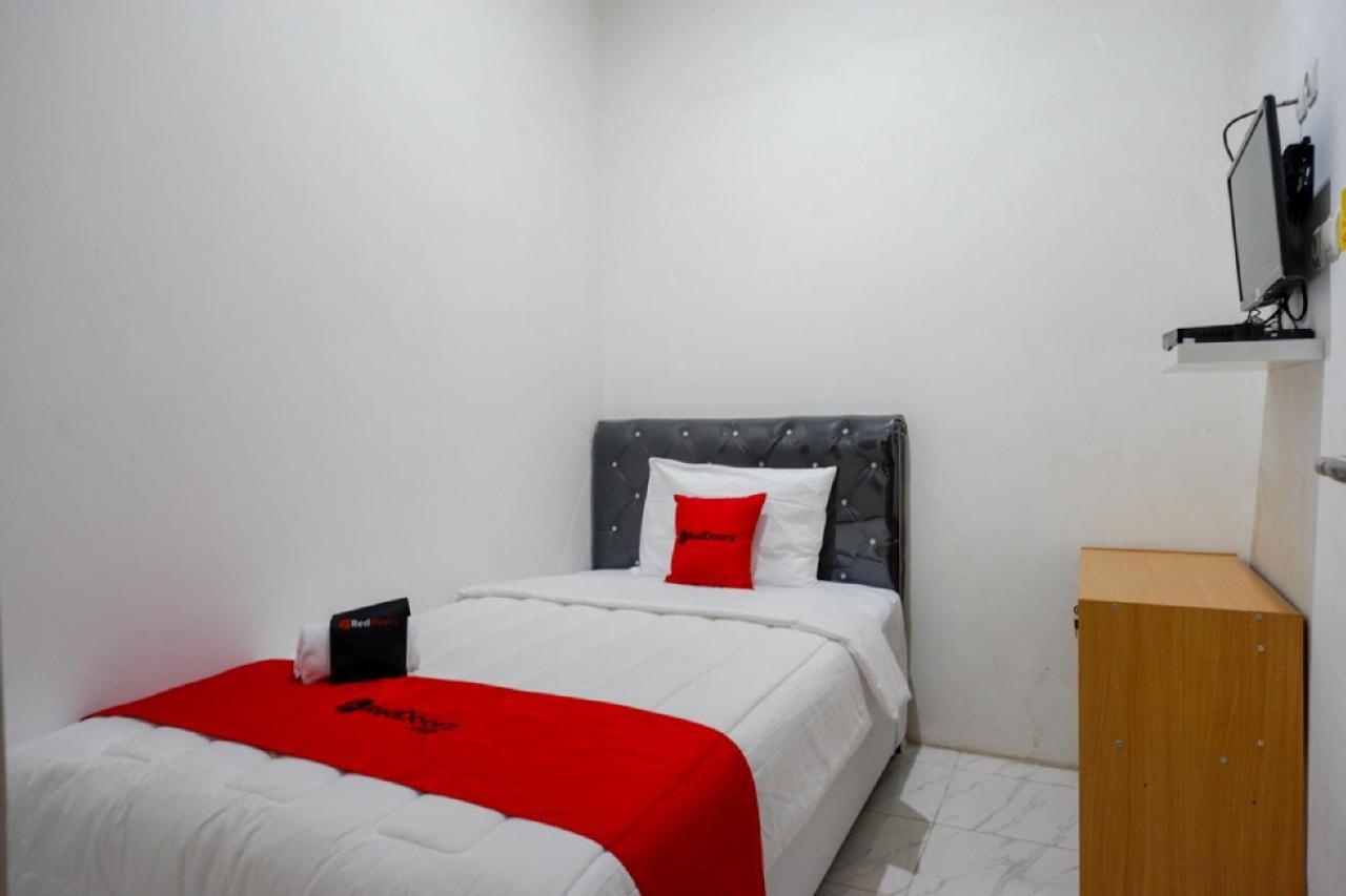 Reddoorz Hostel Near Kota Lama Semarang Zewnętrze zdjęcie