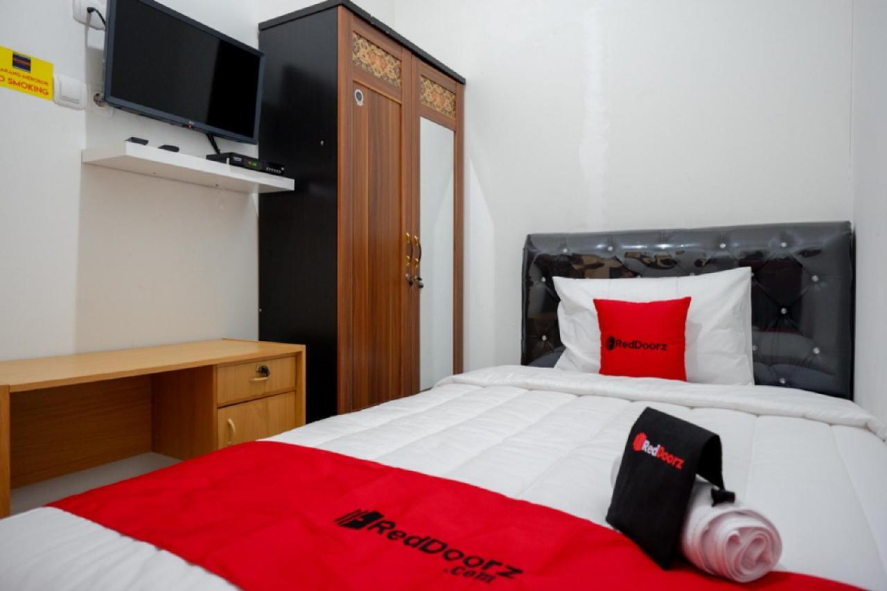 Reddoorz Hostel Near Kota Lama Semarang Zewnętrze zdjęcie