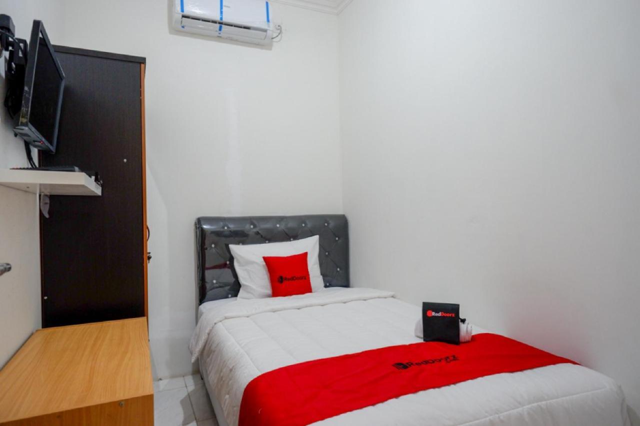 Reddoorz Hostel Near Kota Lama Semarang Zewnętrze zdjęcie