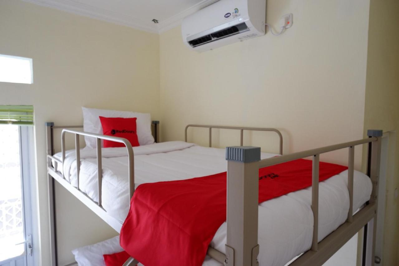 Reddoorz Hostel Near Kota Lama Semarang Zewnętrze zdjęcie