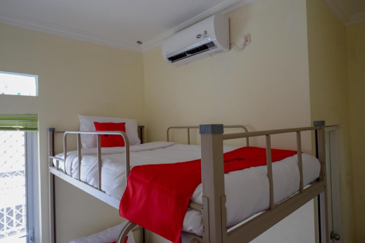 Reddoorz Hostel Near Kota Lama Semarang Zewnętrze zdjęcie