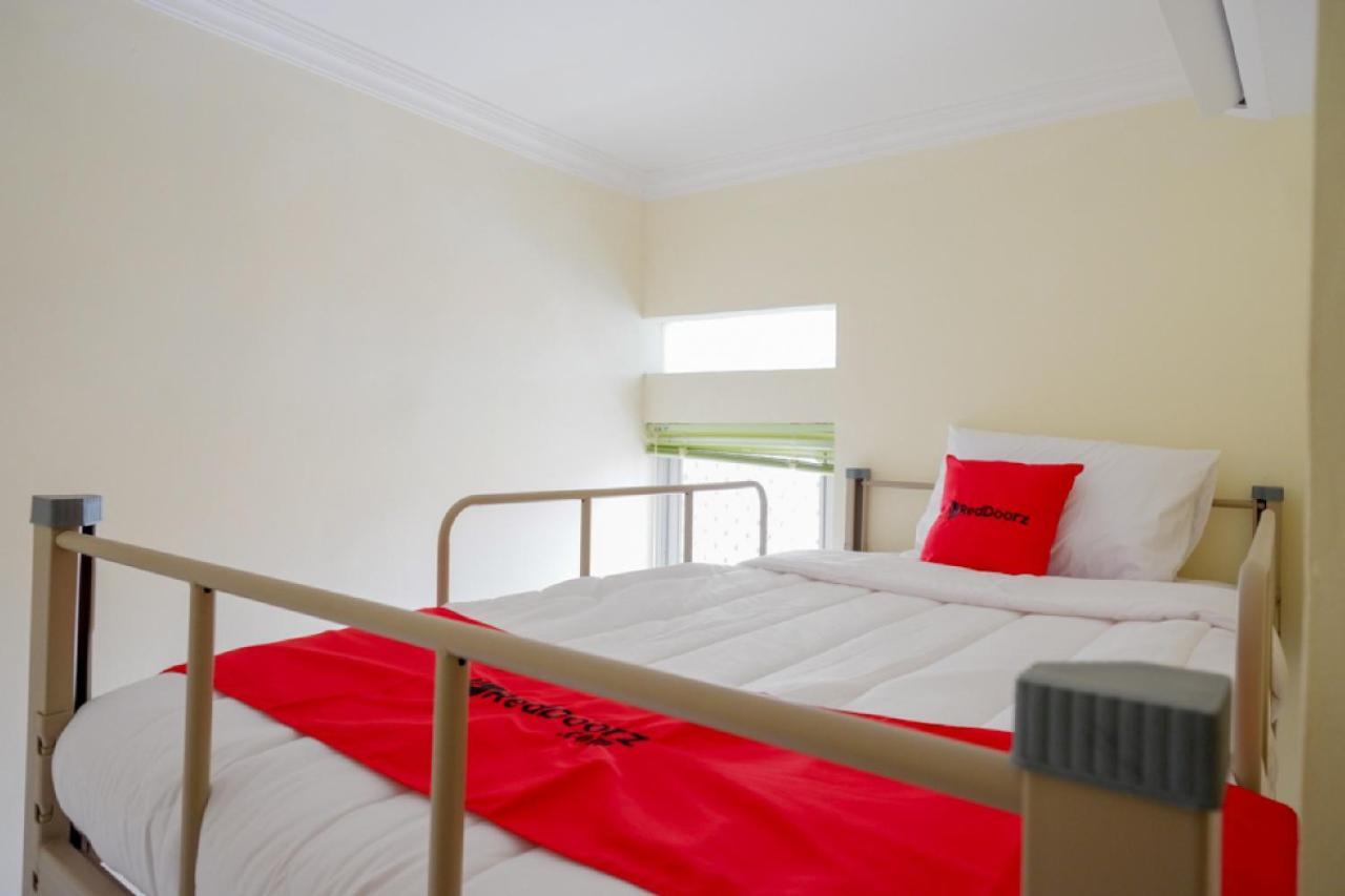 Reddoorz Hostel Near Kota Lama Semarang Zewnętrze zdjęcie