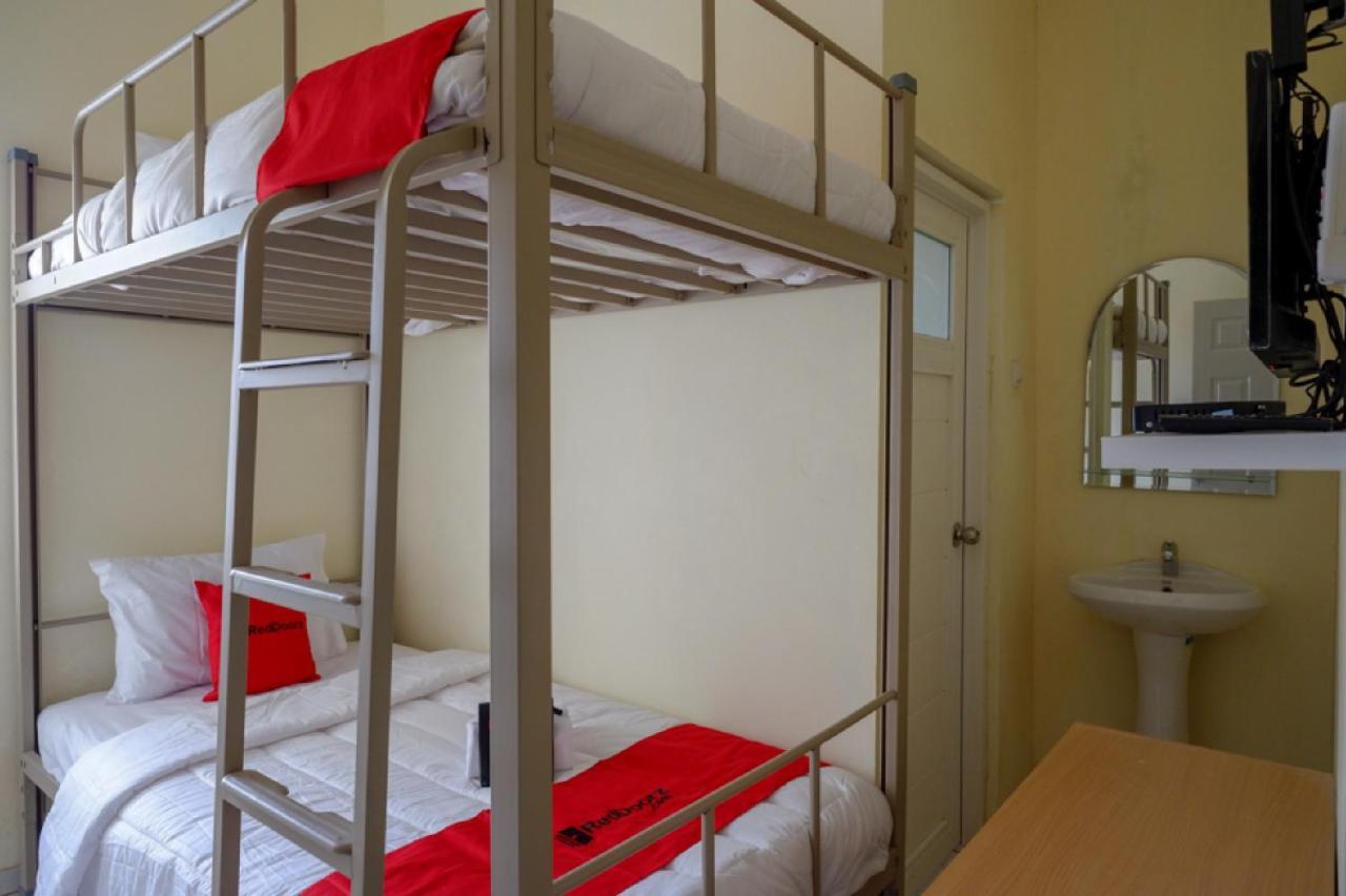 Reddoorz Hostel Near Kota Lama Semarang Zewnętrze zdjęcie