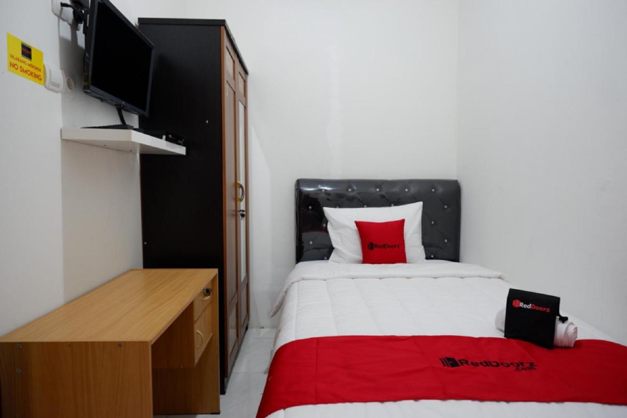 Reddoorz Hostel Near Kota Lama Semarang Zewnętrze zdjęcie